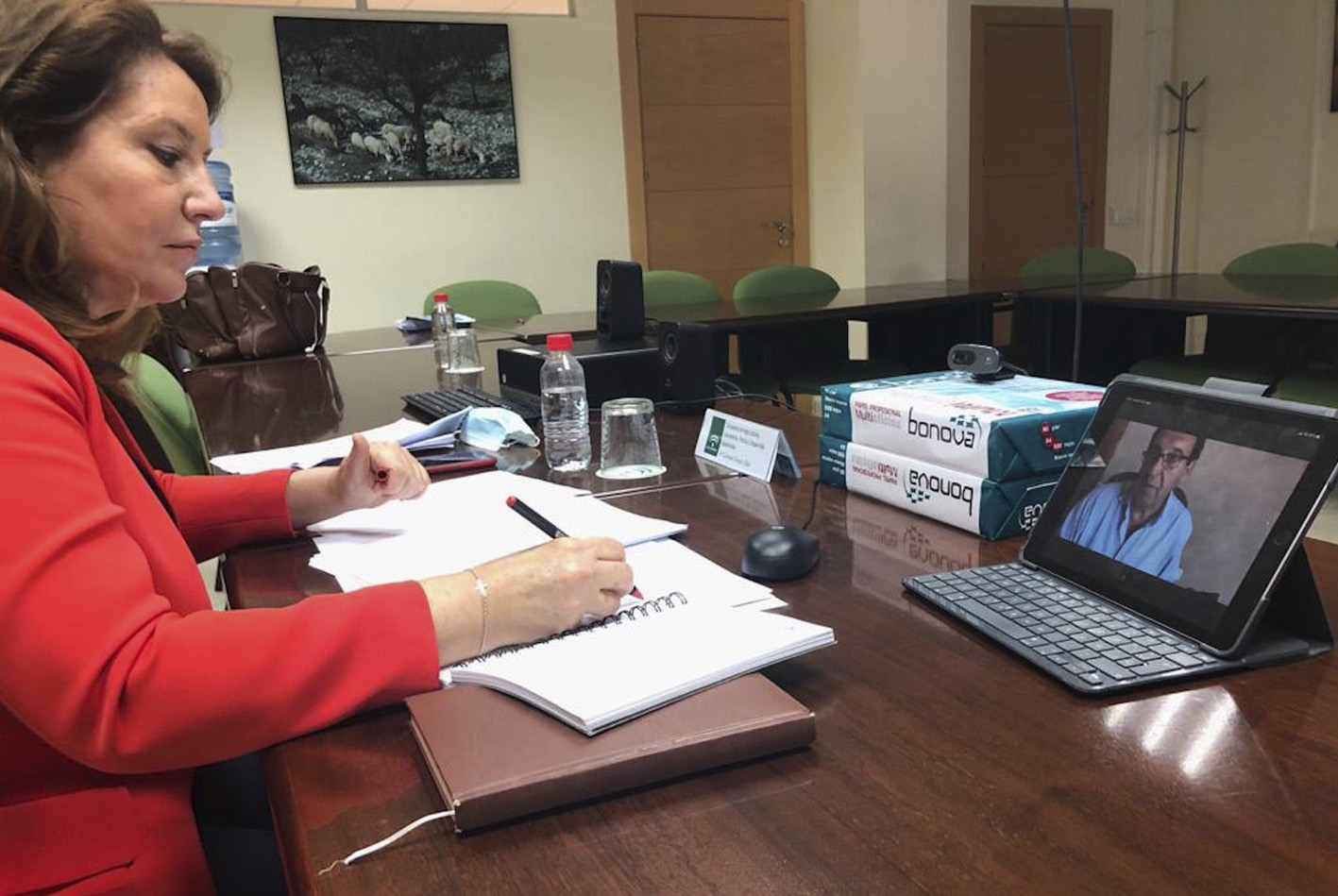 Crespo defiende las inspecciones que protegen al agricultor frente a las que criminalizan al sector