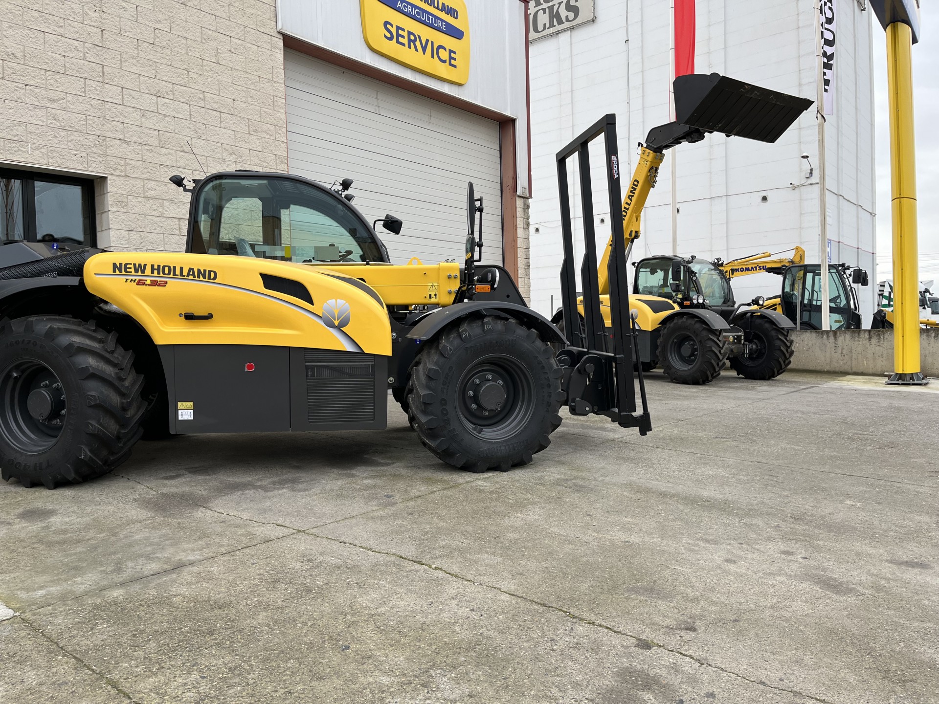 Alquiler manipuladora New Holland TH7.37 Agrotec motor tarrega
