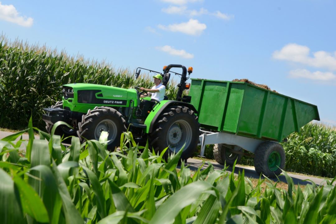 Tractor Serie 4E DEUTZ-FAHR Agrotrac en acción