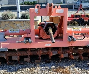 Alquiler de descompactadores, fresas y grada rápida en FERRO