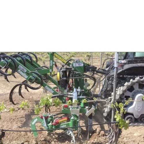 1.5.2a Porta Intercepas AGUILAR PIDT-IH 1829-2135, modelo equipado con reja binadora y vibrocultivador abatible