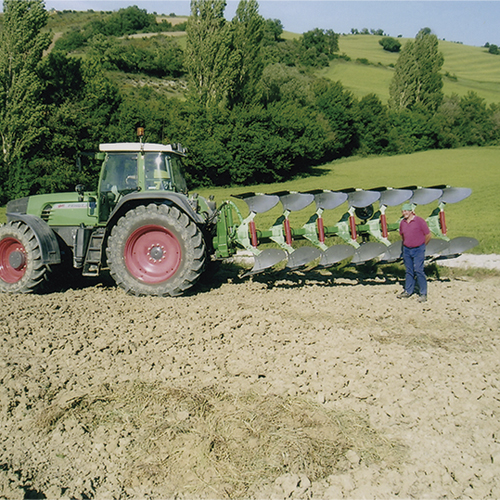 1. Arado LANAU de 7 vertederas