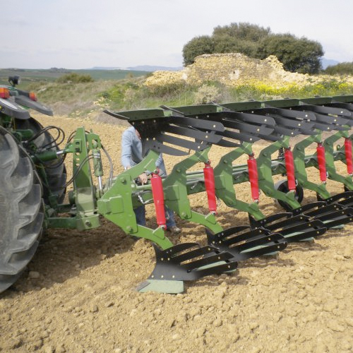 5. Arados LANAU de 8 vertederas