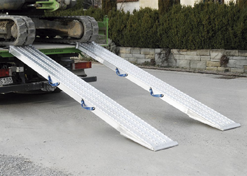 Rampas carga de maquinaria de aluminio WAKU. Tipo VFR de 3 perfiles.