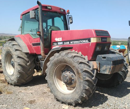 Vista lateral tractor segunda mano usado CASE INTERNATIONAL 7130