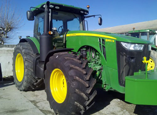 Vista lateral tractor de segunda mano JOHN DEERE 8260 R