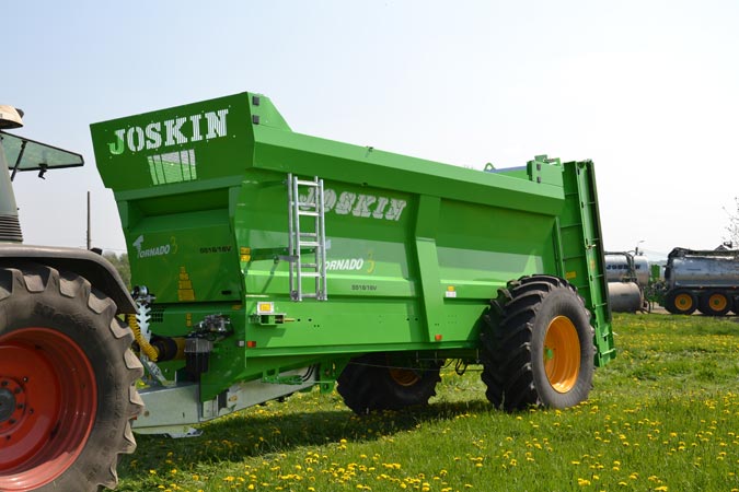 Esparcidor estiércol con caja estrecha Tornado 3 JOSKIN