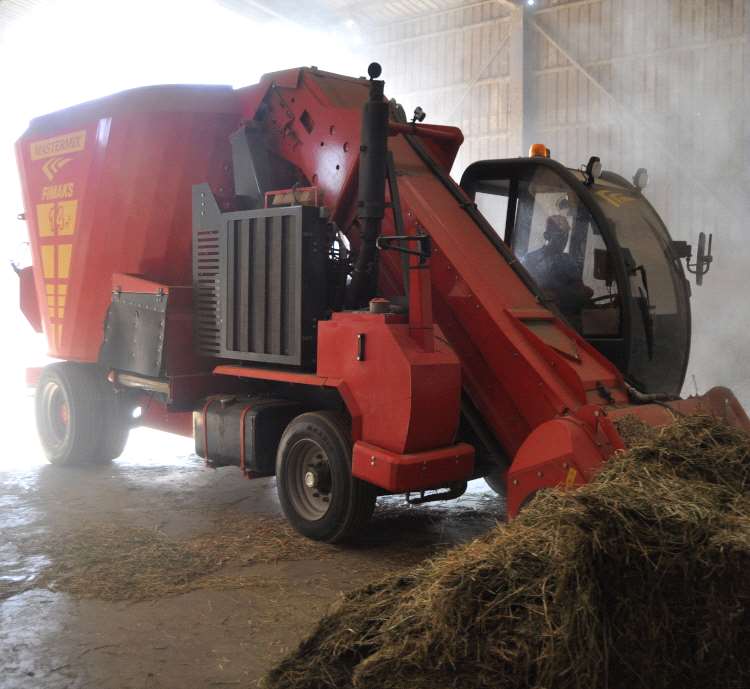 Unifeed autopropulsado FIMAKS Mastermix 12 Micrebo